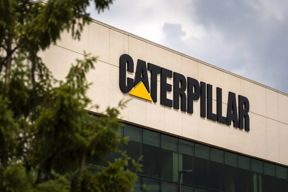 Caterpillar Q2 Earnings Crush Estimates, Stock Jumps 7.5%