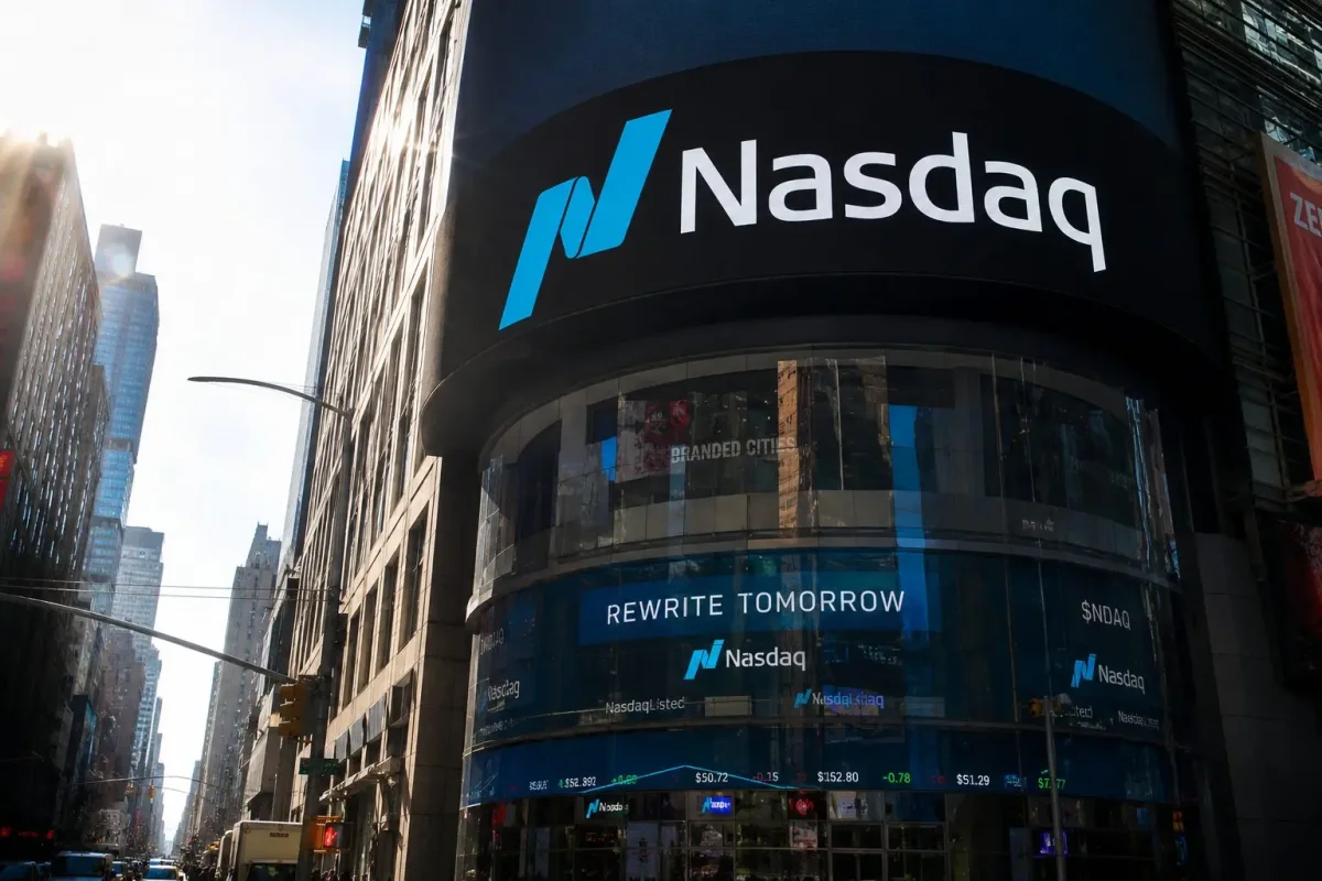 Chip Stocks Lift Nasdaq Futures; Dow Dips on Iran Tensions, Fed Hawkishness