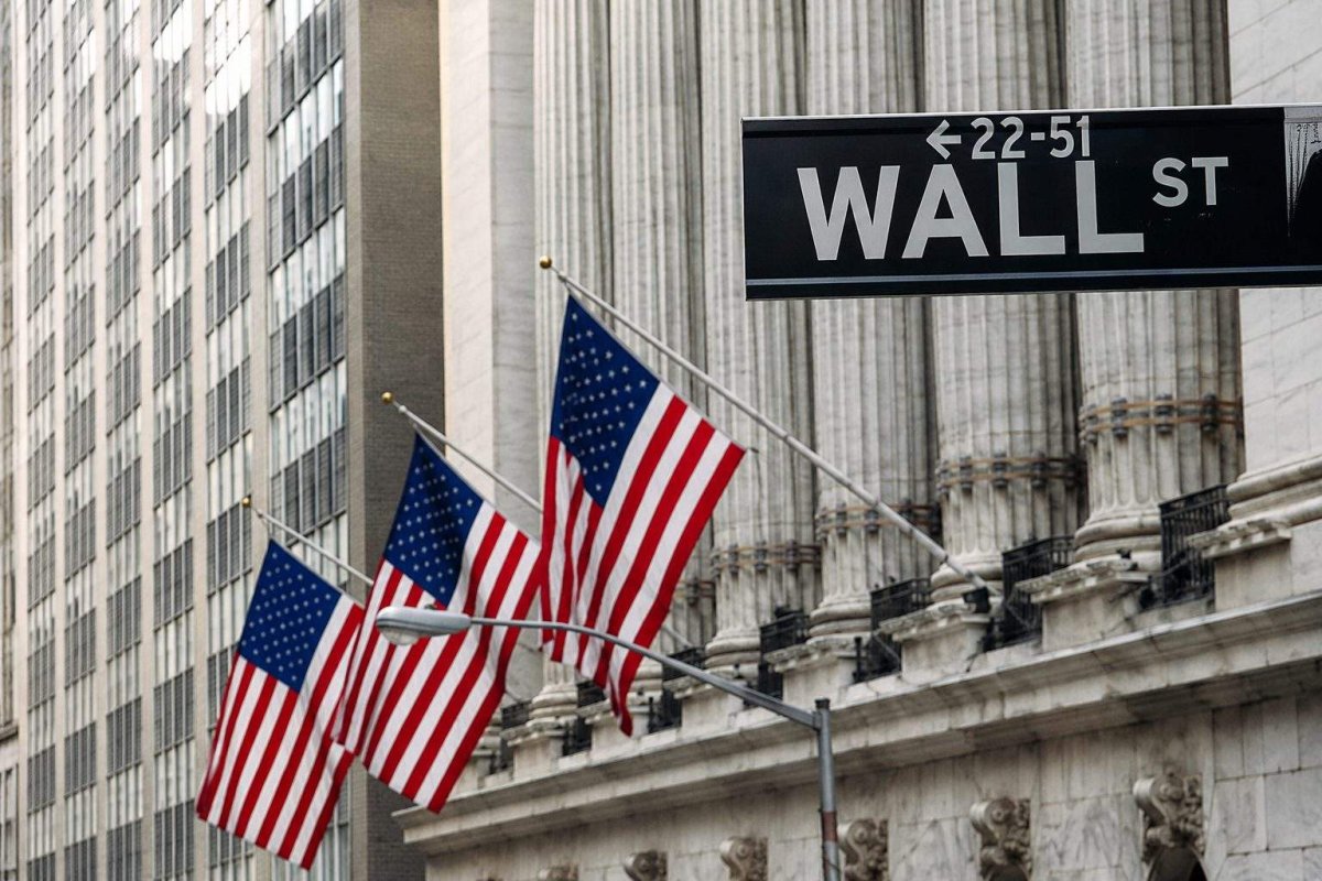 Chip Stocks Slide After Strong Jobs Data Dampens Rate Cut Hopes