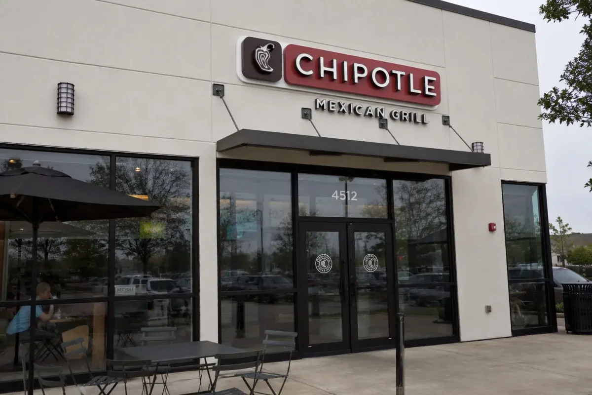 Chipotle Shares Slide 6% as Margin Concerns Outweigh Traffic Gains
