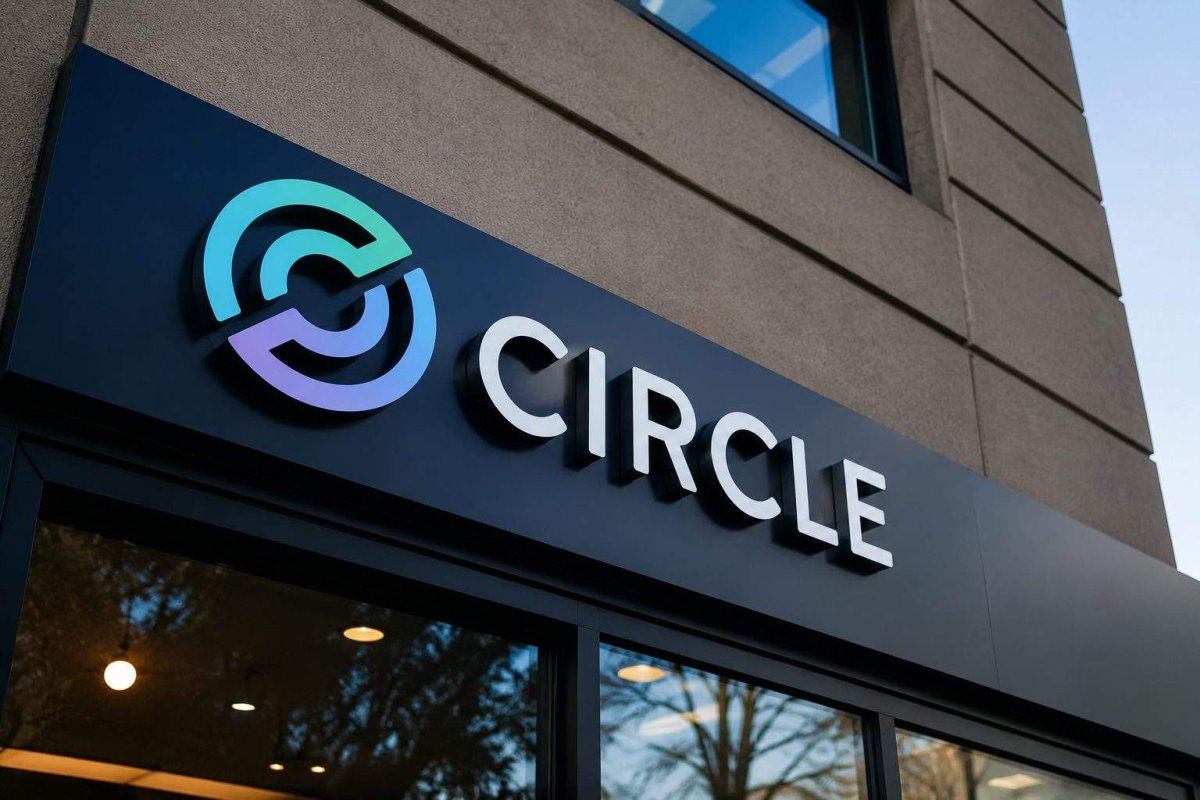 Circle Shares Tumble 15% as Open USD Stablecoin Threatens Revenue Model