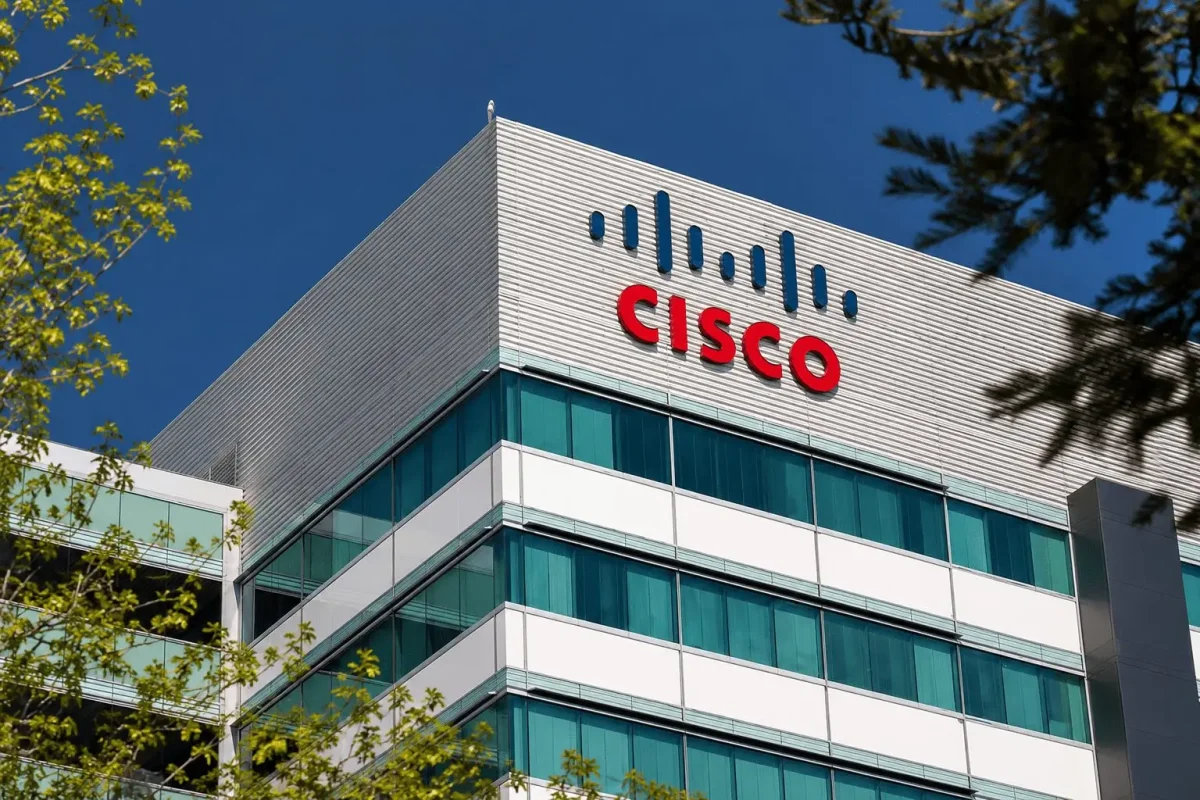 Cisco's AI Hopes Tested as Valuation Concerns Weigh on Shares