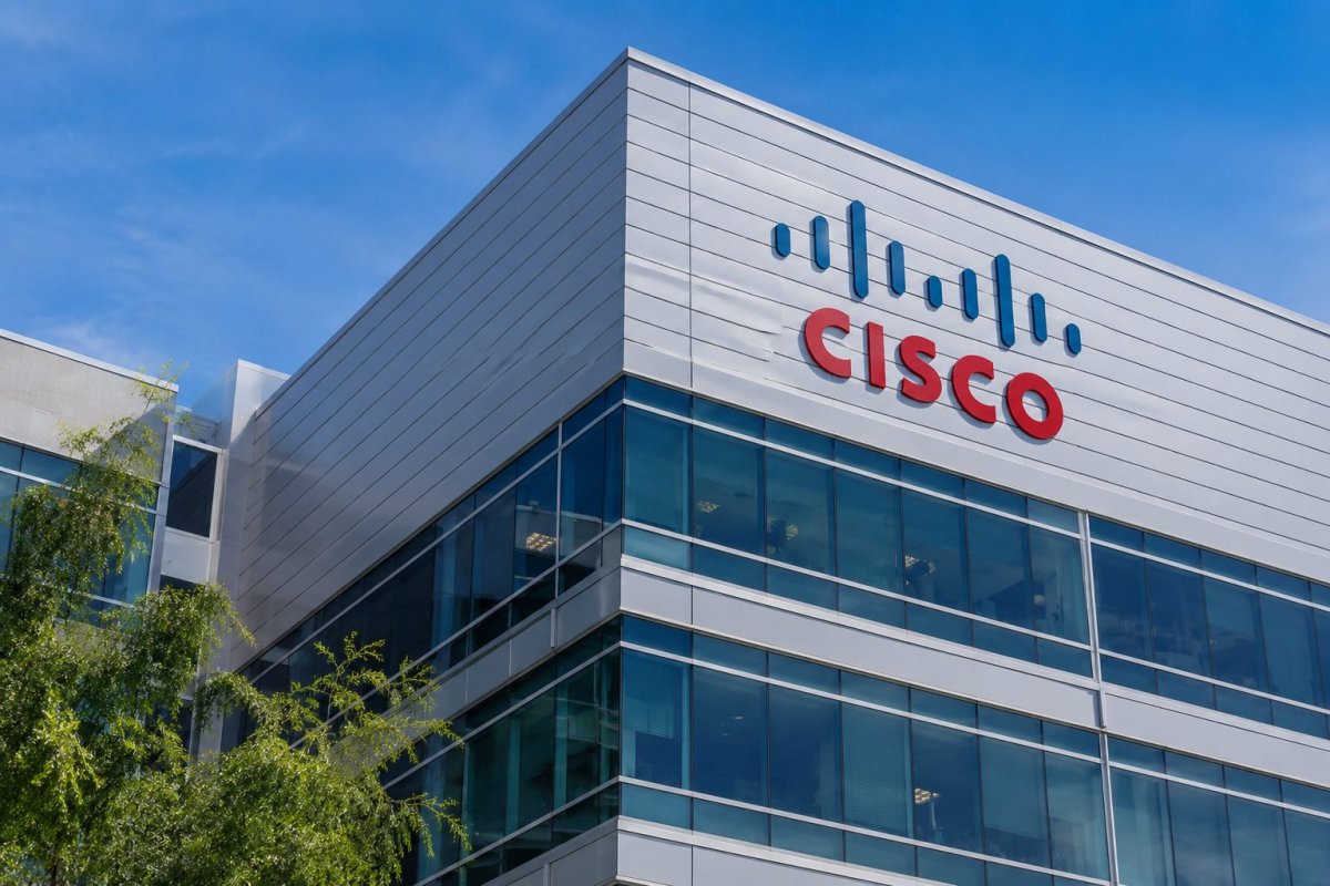 Cisco's Heavy Trading Volume Drives 90% of Weekly Drop Ahead of Holiday