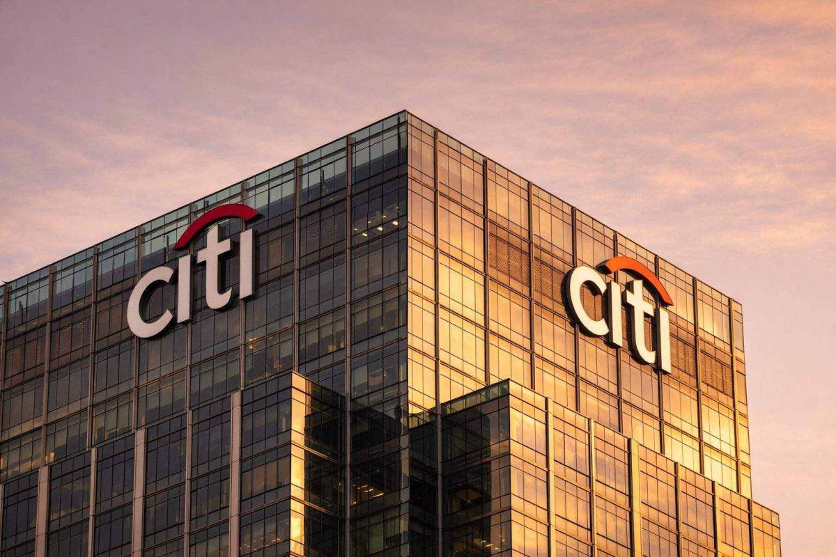 Citigroup Shares Approach 52-Week Peak Amid Regulatory Progress and Data Watch