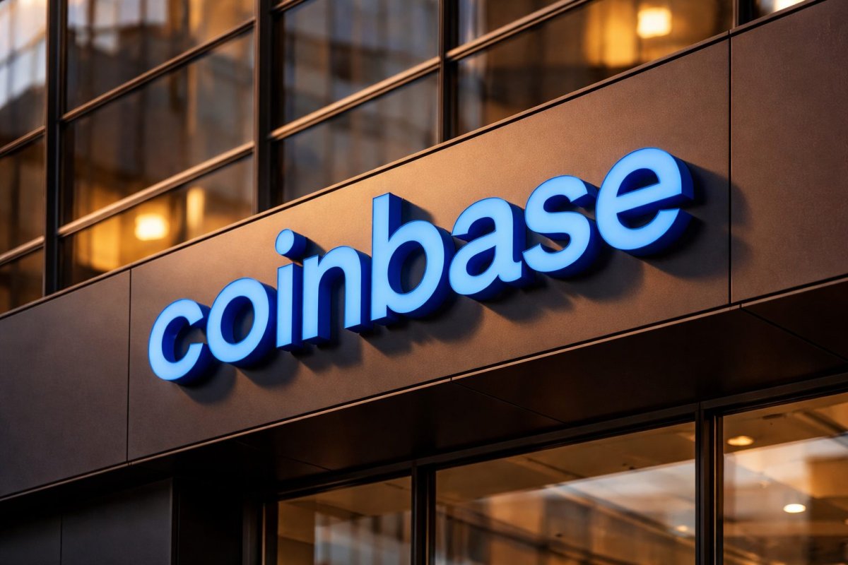 Coinbase Gains on Bitcoin Rally Amid Operational Scrutiny