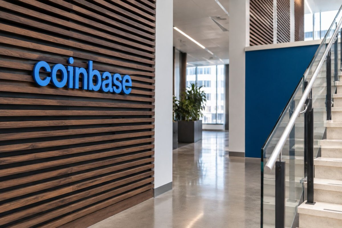 Coinbase Surges 10% as Bitcoin Rebounds; CEO Eyes SEC and CFTC After Senate Setback