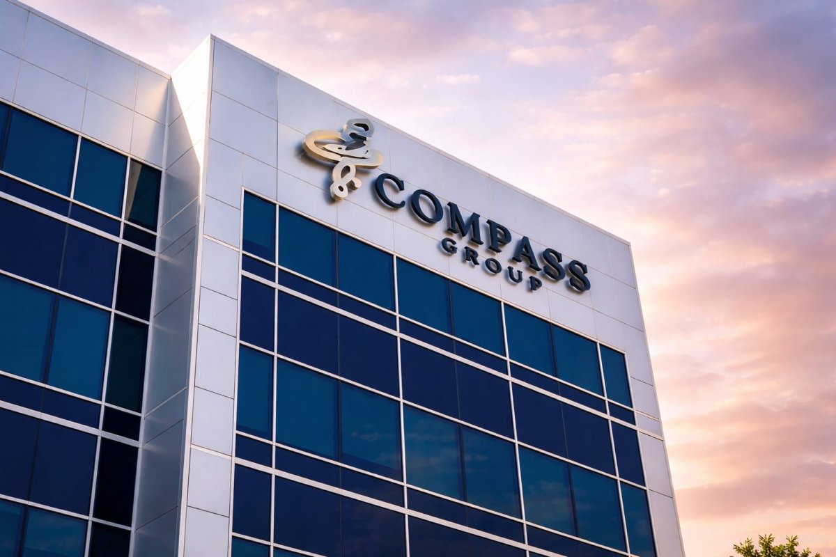 Compass Group Shares Edge Lower Amid Dividend Announcement and LSE Currency Shift