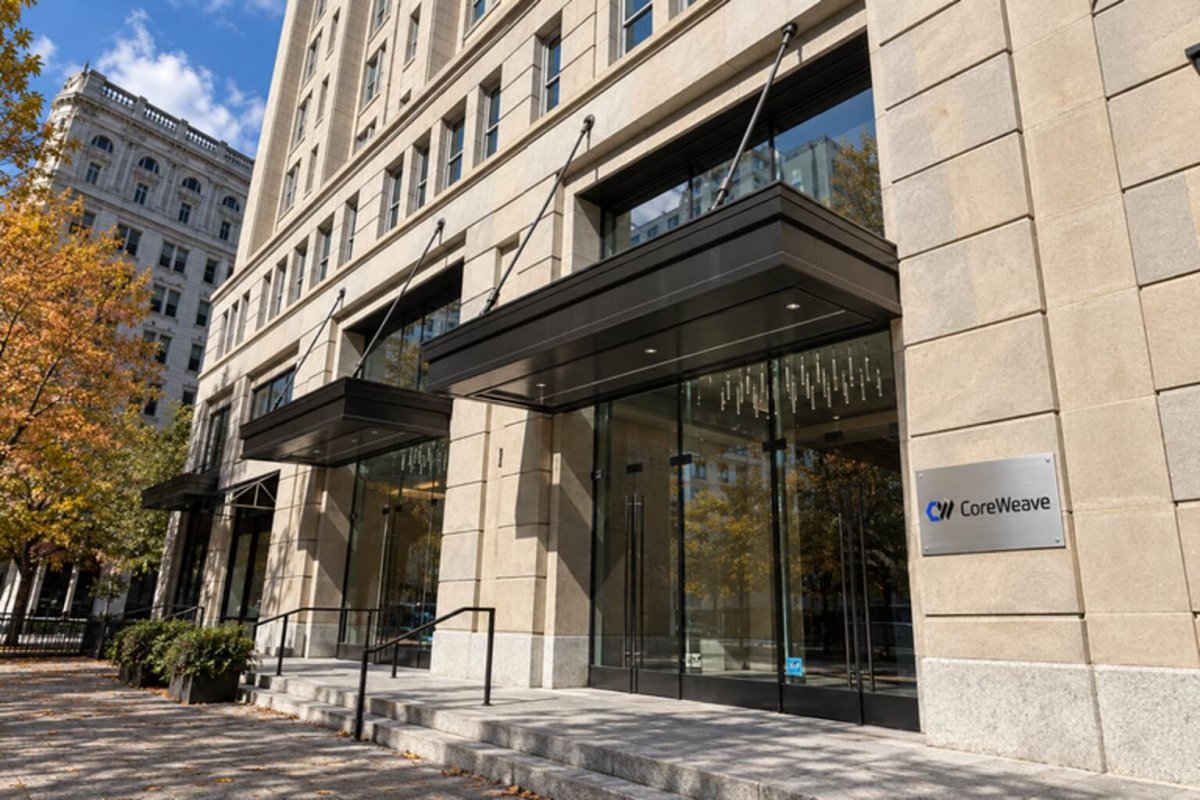 CoreWeave's Dual Financing Move Pressures Shares