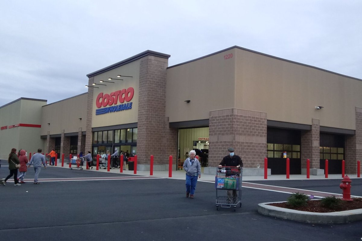 Costco Q4 Profit Tops Estimates, But Tariff Refund Masks Modest Core Beat