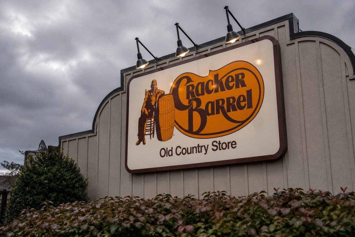 Cracker Barrel Shares Surge on Surprise Profit, New CEO Strategy