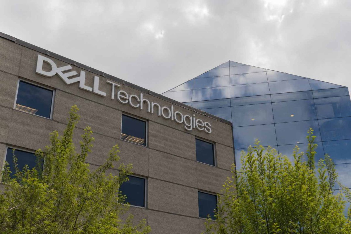 Dell Shares Climb on AI Server Margin Optimism After Super Micro's Strong Outlook