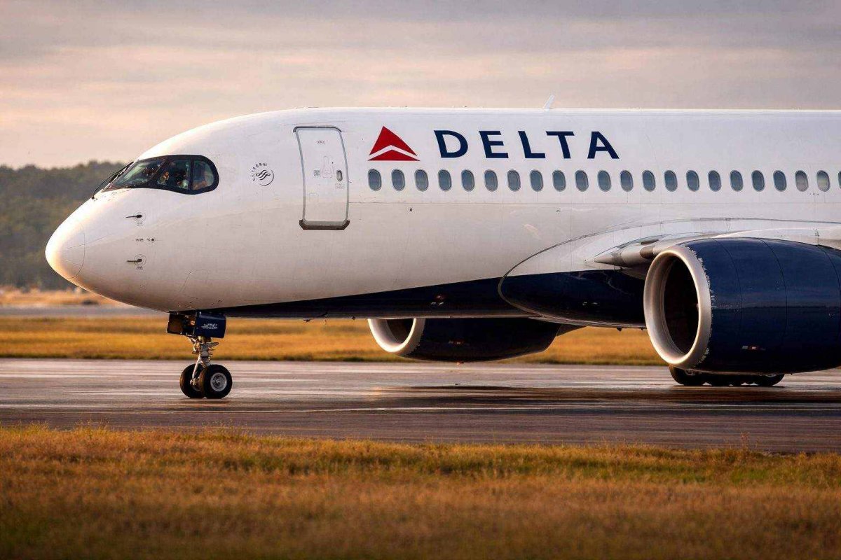Delta Cancels Over 400 Flights as Crew Shortages Threaten Summer Travel
