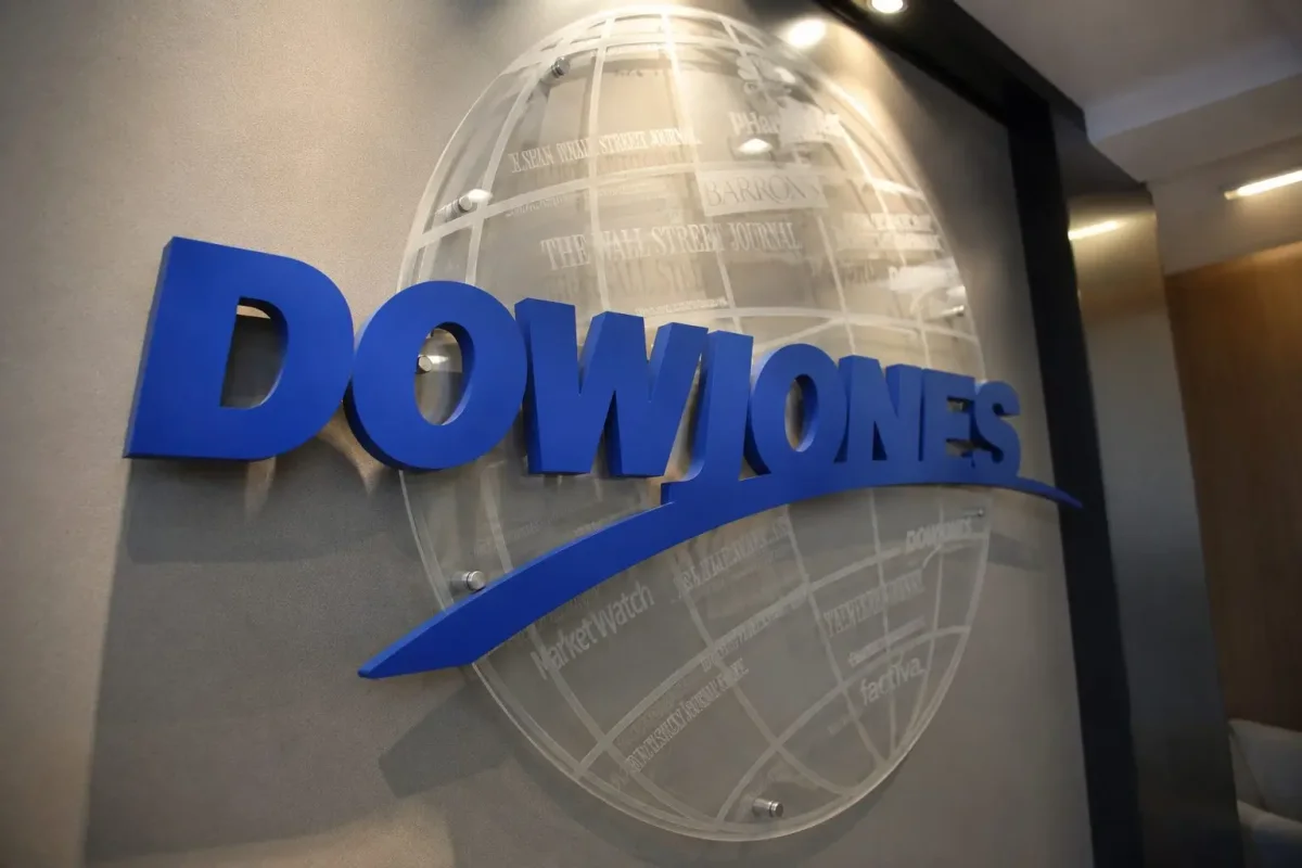 Dow barely moves as Goldman and IBM swing index by 922 points