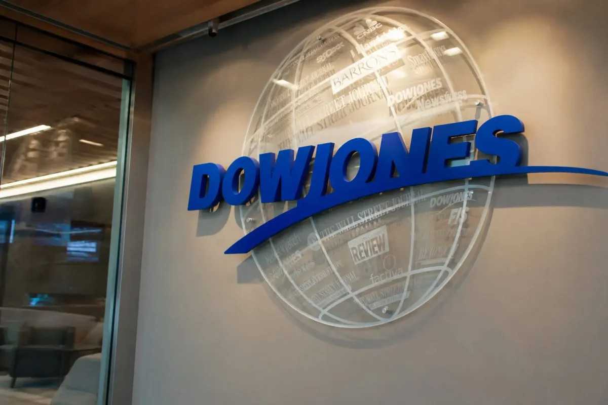Dow Dips 90 Points as AI Rally Lifts Nasdaq, S&P 500