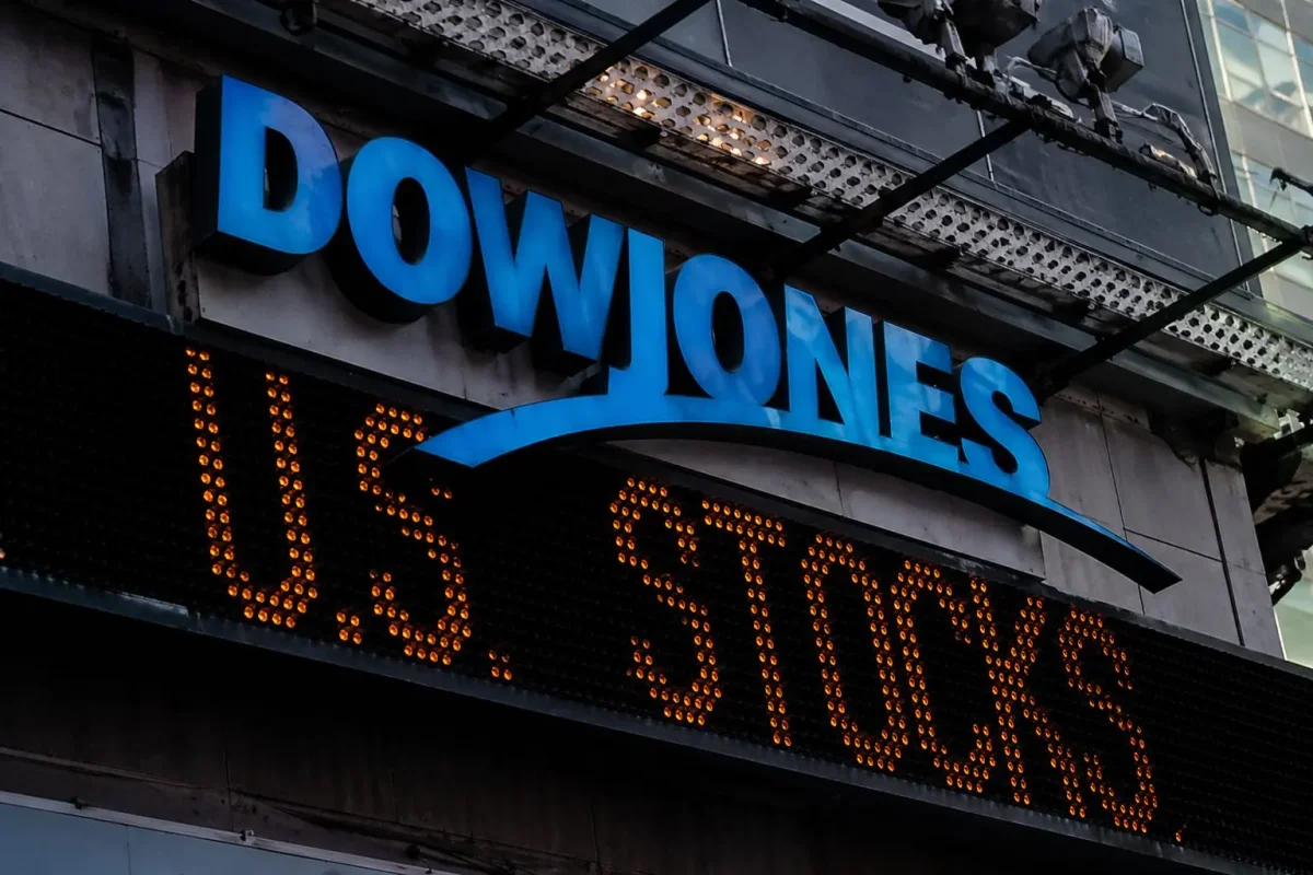 Dow Edges Lower as Oil Spike, Fed Meeting, and Big Tech Earnings Loom