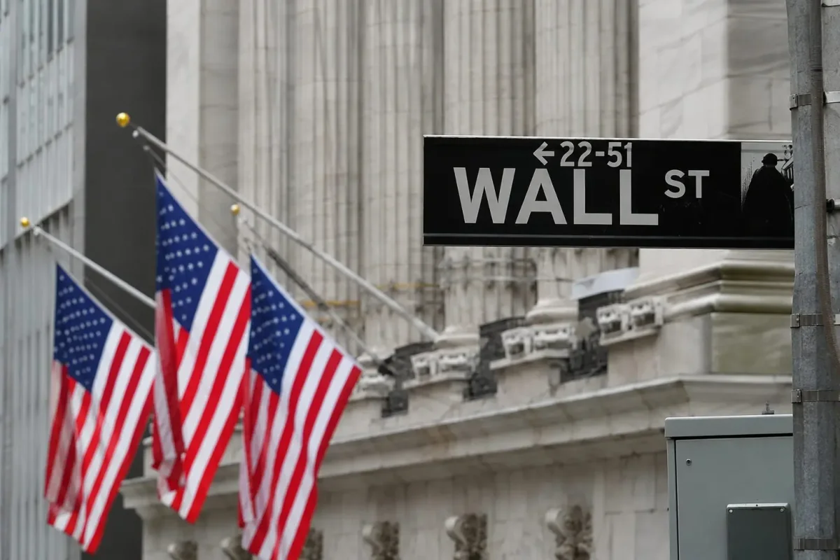 Dow Futures Edge Higher After Blue-Chip Index Breaches 52,000