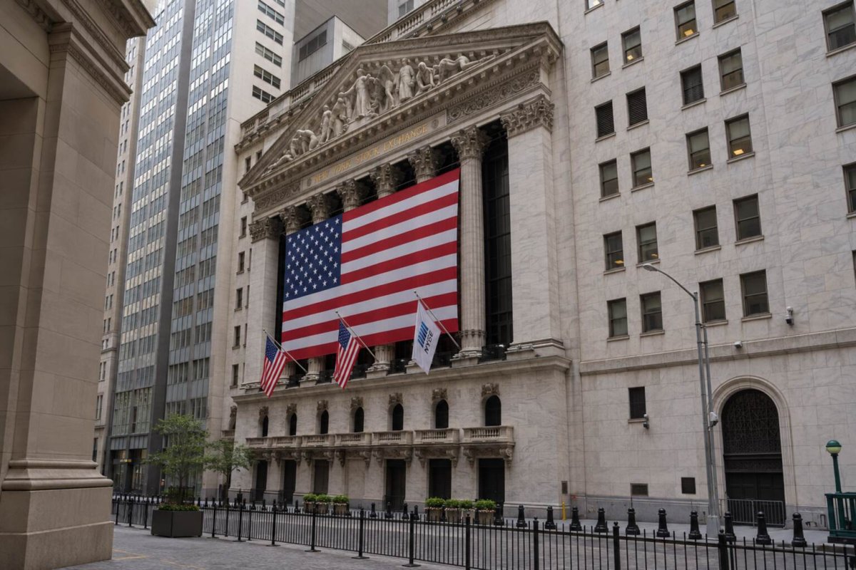 Dow Futures Edge Higher Ahead of PPI; Nasdaq Dips as Oil Tops $102