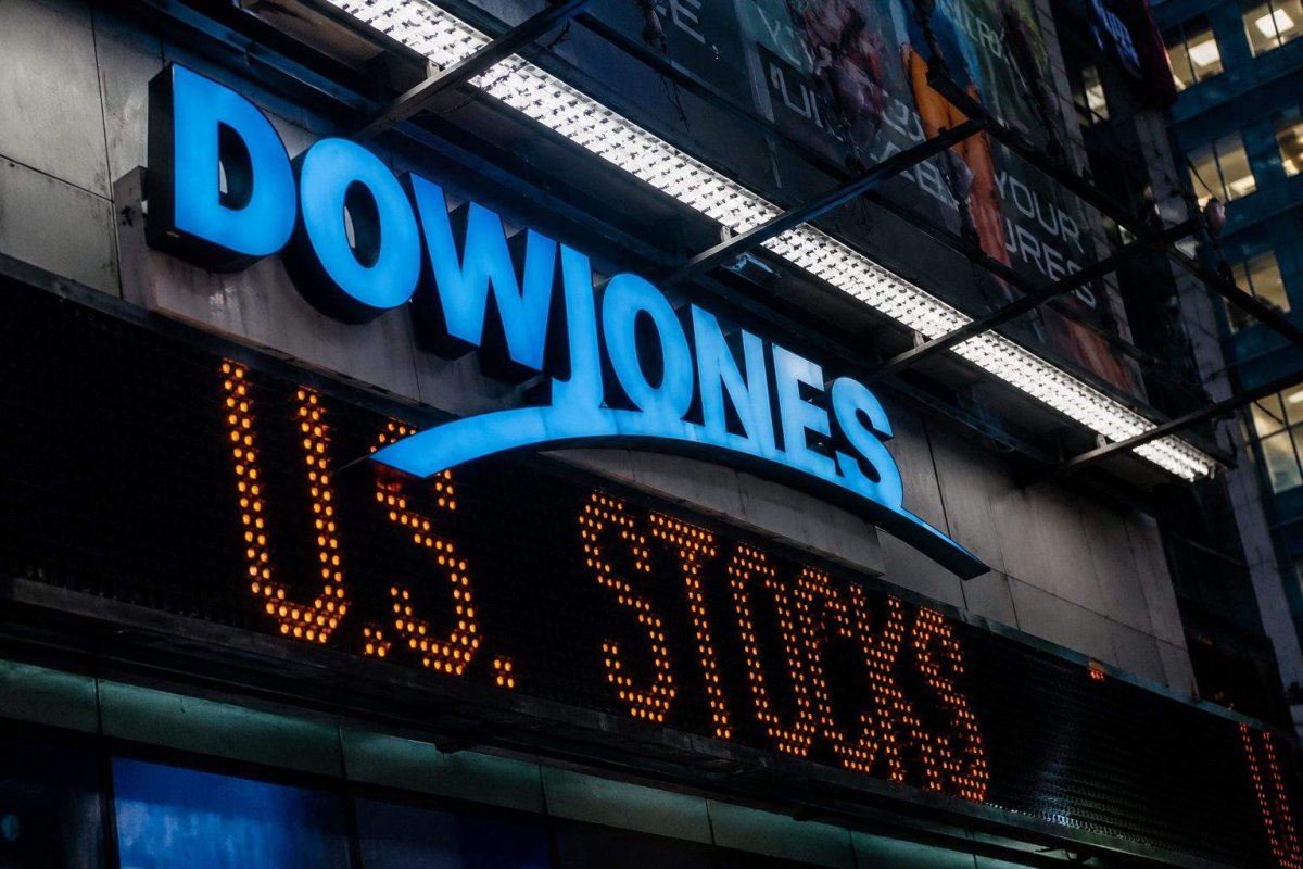 Dow Hits Record Close as Wall Street Rallies Before Memorial Day