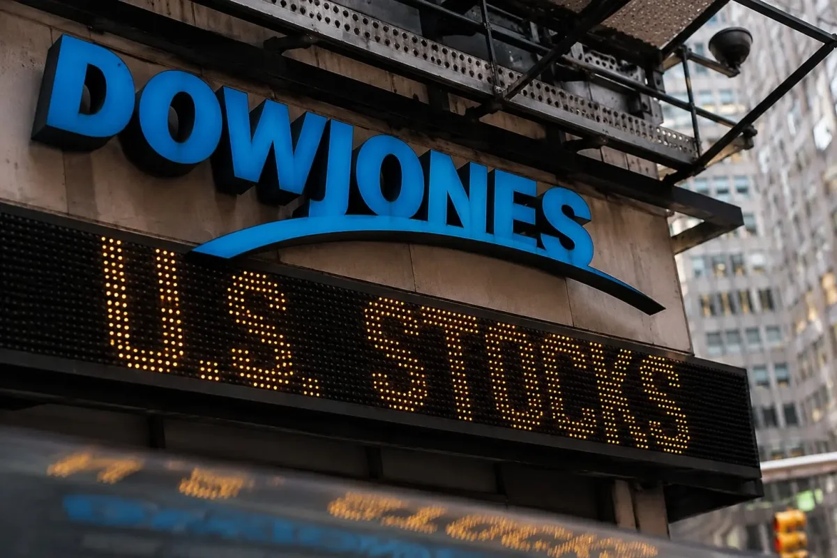 Dow Jones Closes Above 52,000 Again, Led by Caterpillar