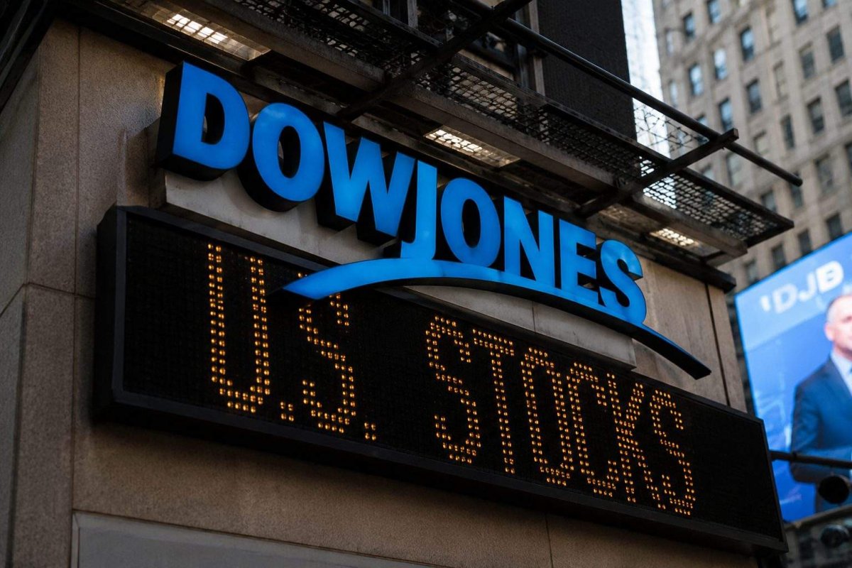 Dow Jones Hits New Peak as IBM Surges on Quantum Funding