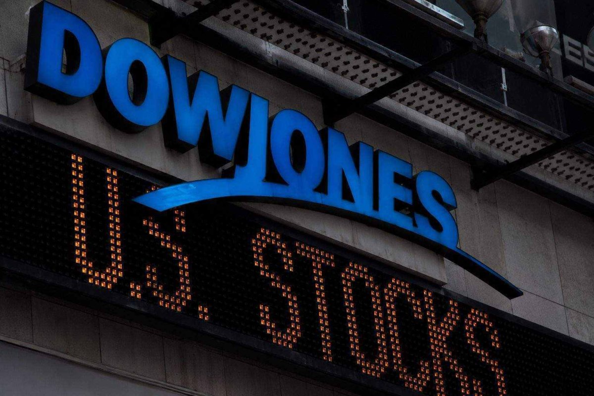 Dow Plunges 406 Points as Oil Spike Revives Fed Rate Hike Fears