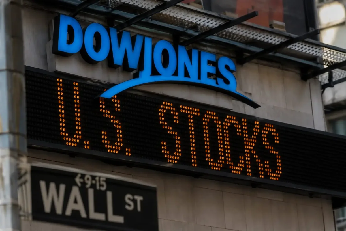 Dow Rises as Amazon and Alphabet Lead; Advance Loses Breadth