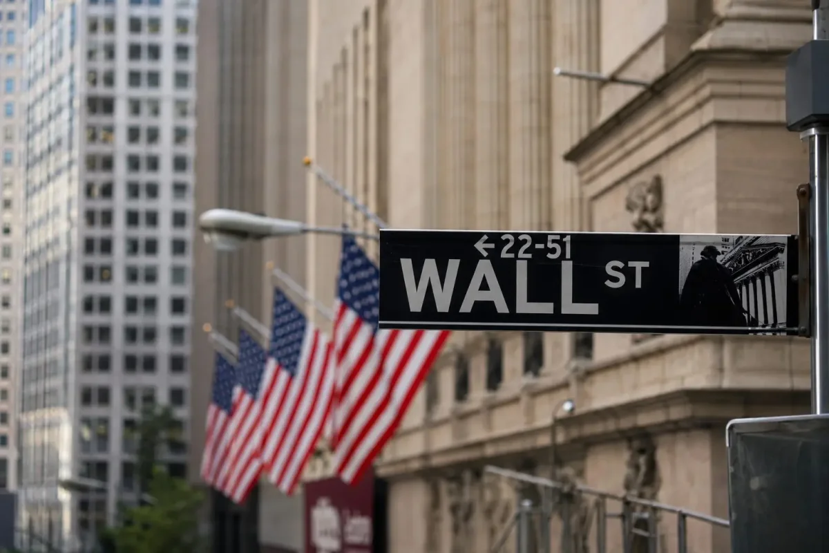 Dow's 922-Point Swing Masks Broader Market Gains Amid Inflation Relief