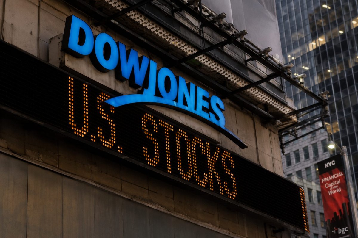 Dow Steady as Strong Jobs Data Dims Rate Cut Hopes, Tech Surges