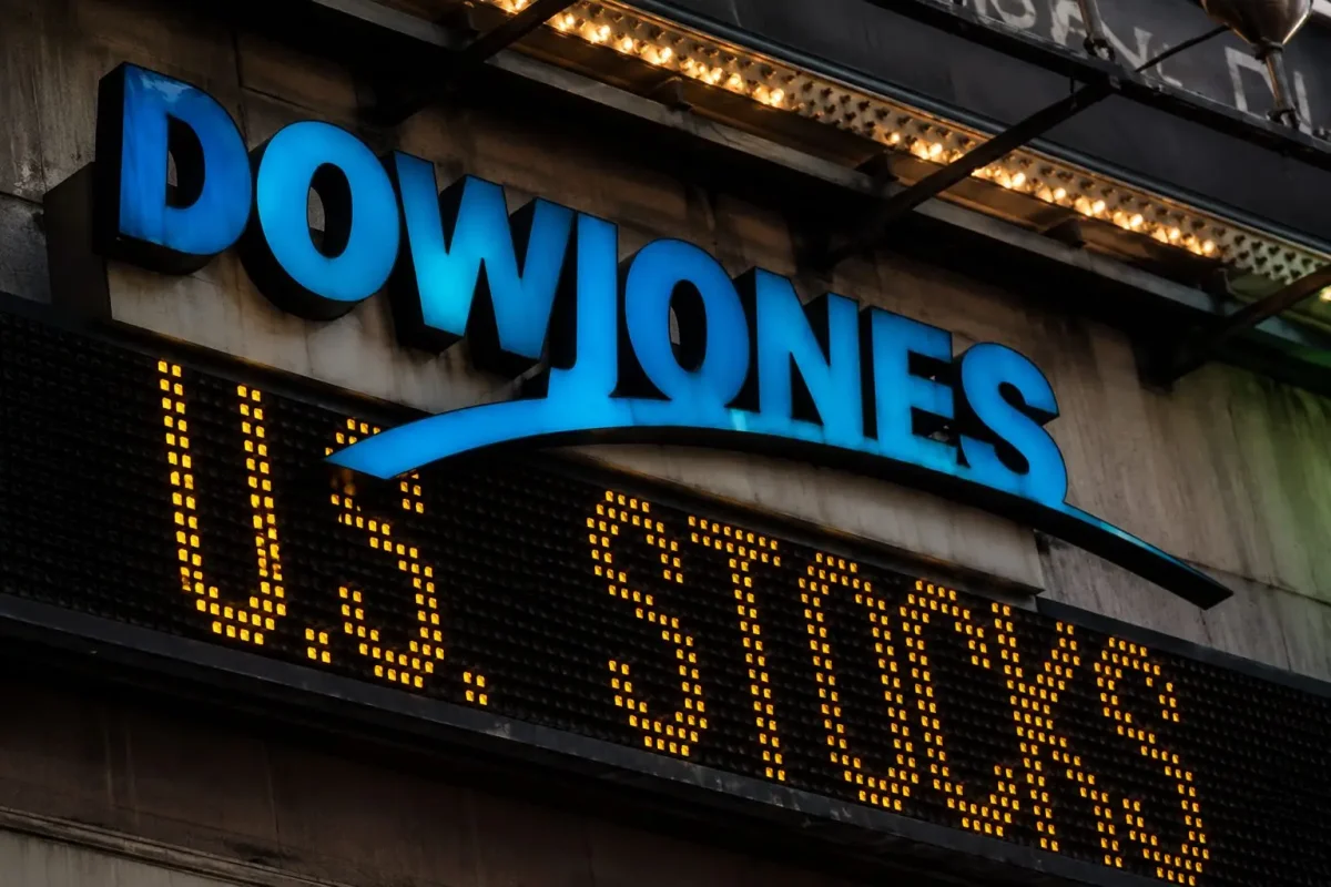 Dow Surges as Rotation Out of AI Lifts Healthcare and Financials