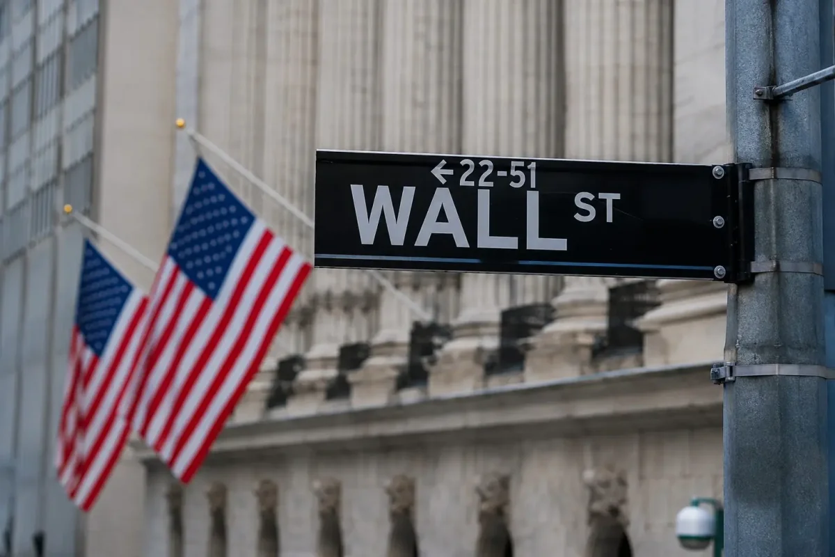 Dow Tops 54,000 as AI Boom Broadens to Industrial Sector