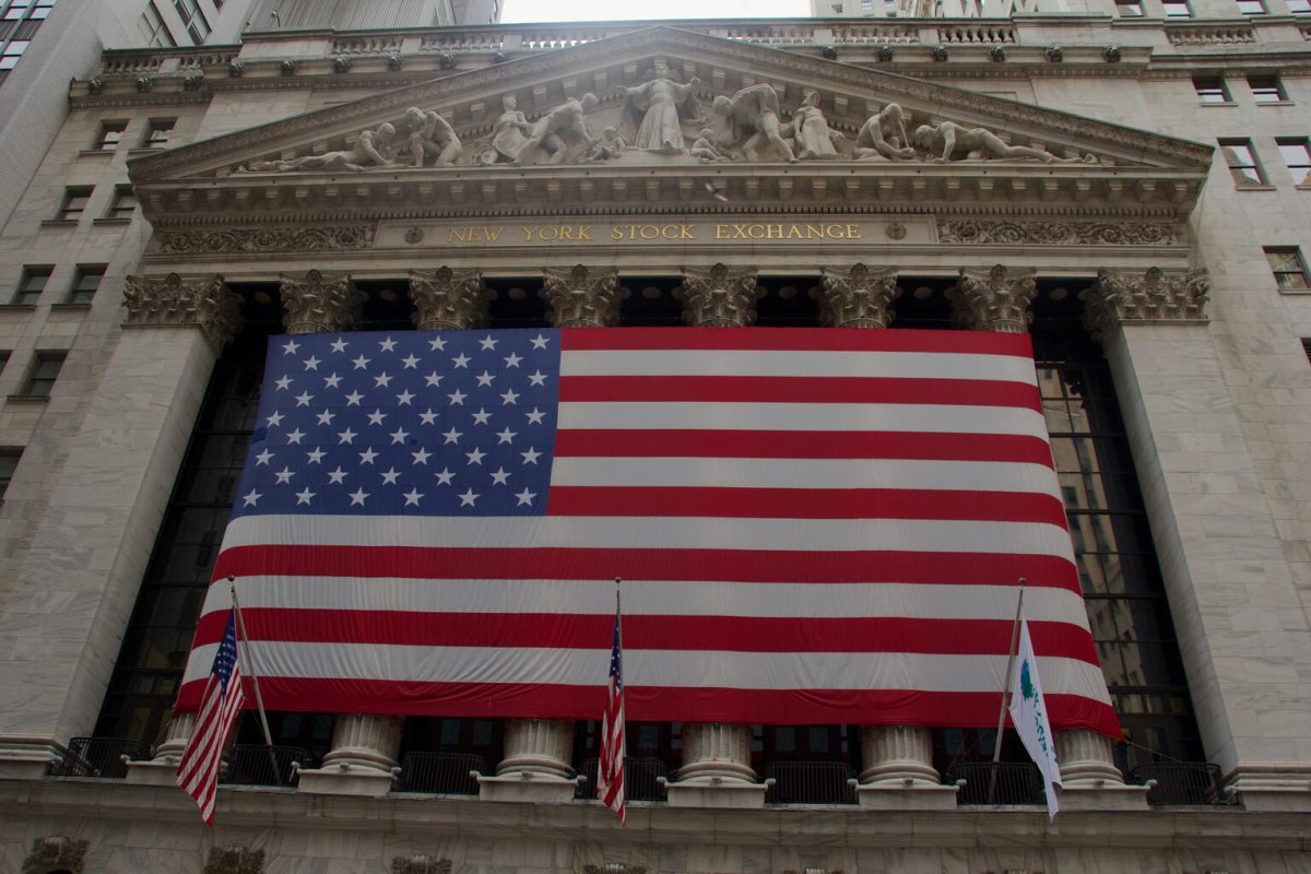 Dow Wipes Out 395-Point Gain as Earnings Pop Fades