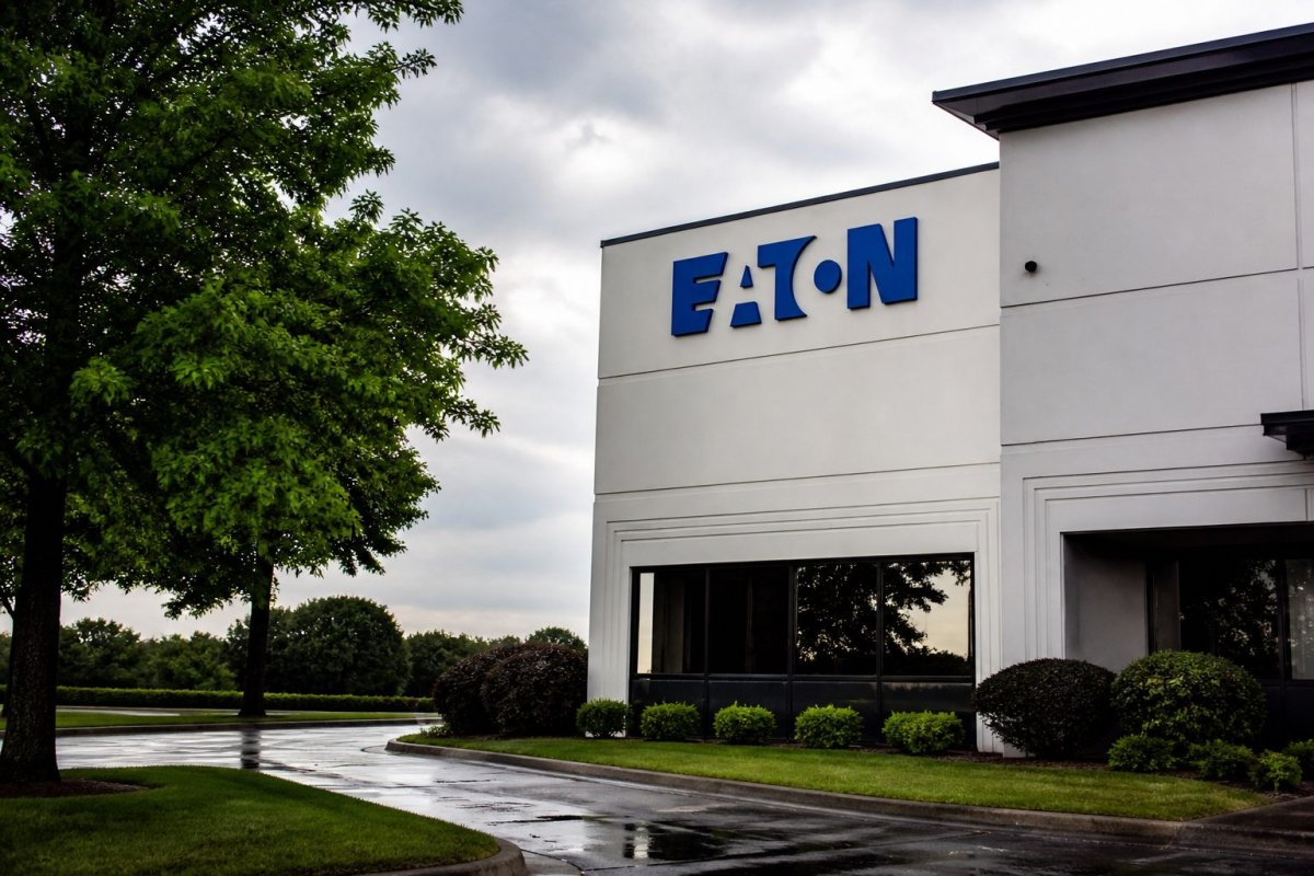 Eaton Shares Retreat from 52-Week Peak Ahead of Key Q1 Report