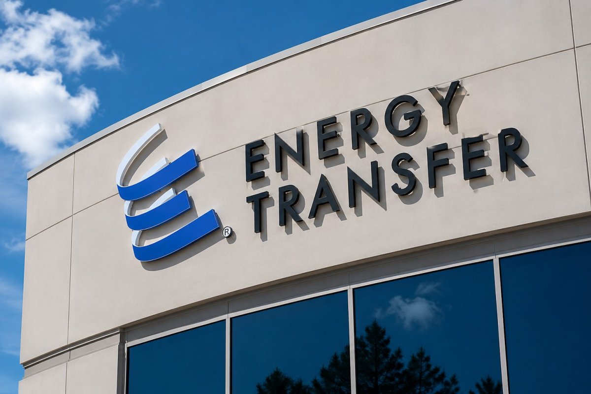 Energy Transfer Units Dip 1.24% Despite Record Volumes and Raised 2026 Outlook