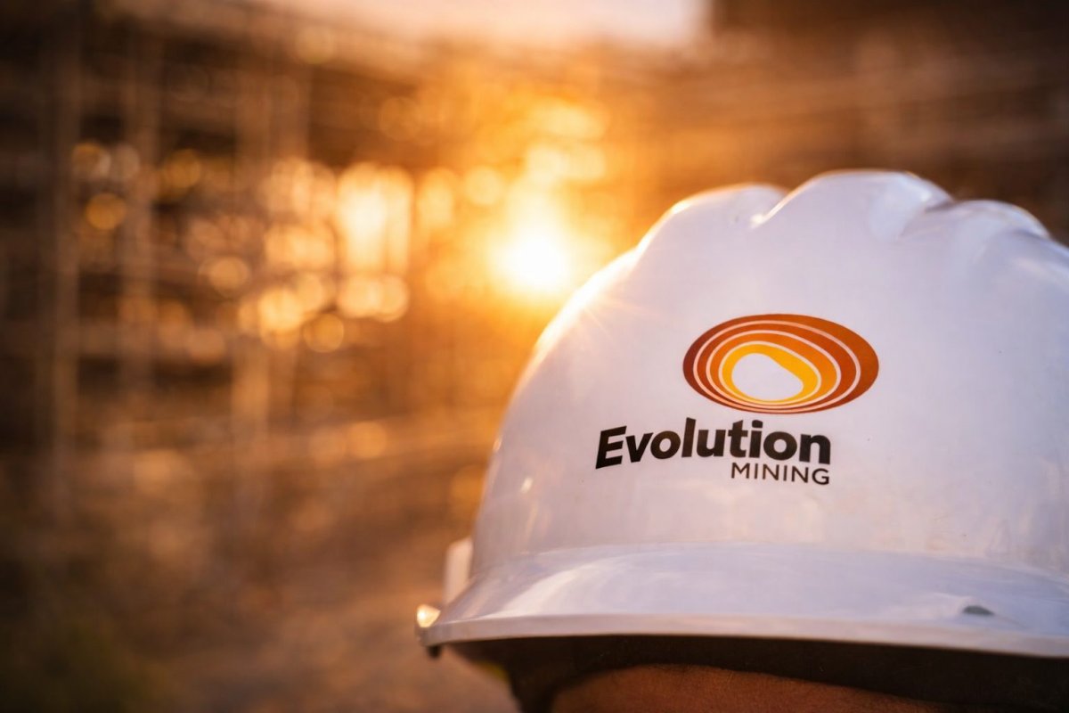 Evolution Mining Rises 2.4% Amid Gold Consolidation; Director Sells $51M Stake