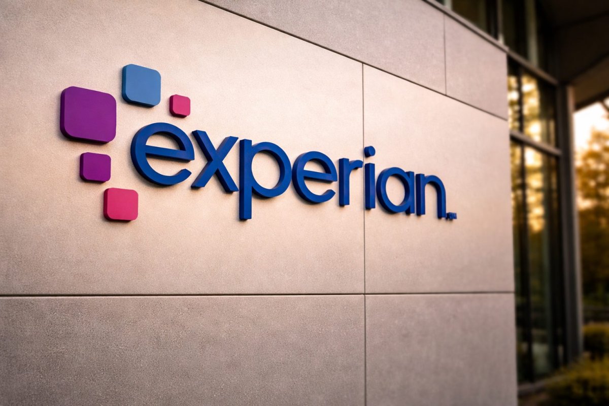 Experian Shares Dip Near 52-Week Low Despite Ongoing Buyback Activity