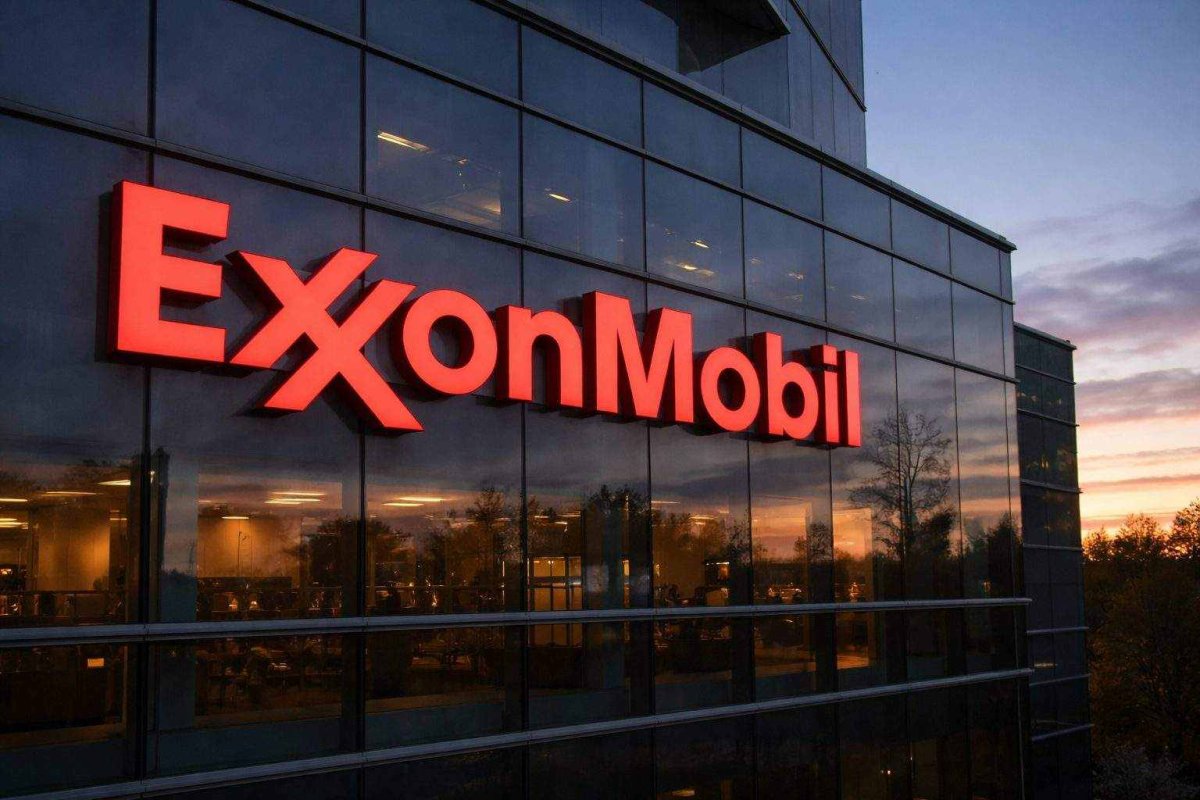 Exxon Plunges 5.2%, Erasing $36 Billion as Iran Peace Hopes Sink Oil