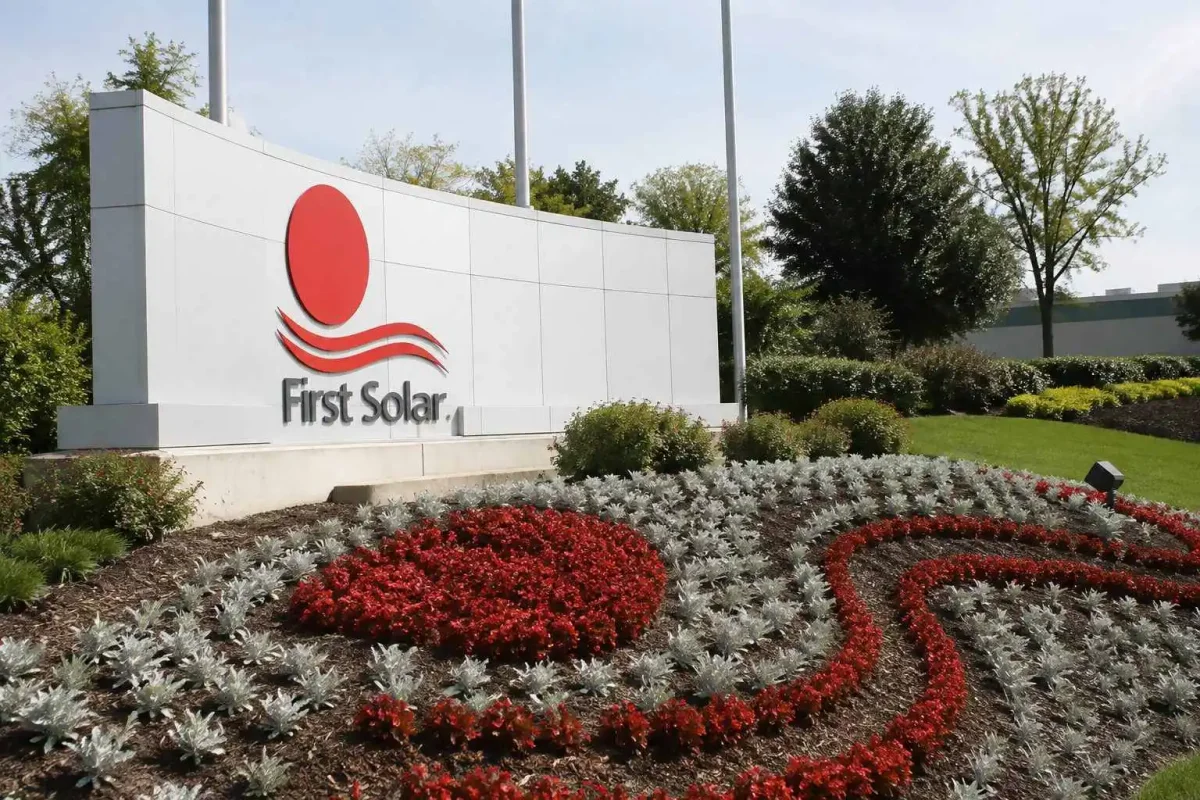 First Solar Shares Surge 3.4% on Q2 Earnings Beat, Boosted by Tariff Refund