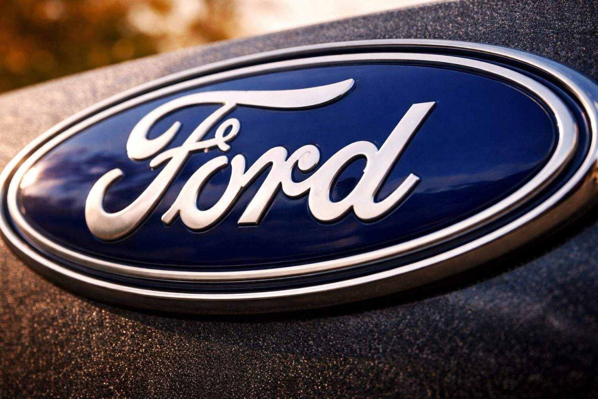 Ford Shares Slide Amid Renewed EV Doubts, Honda Charge Revives Industry Concerns