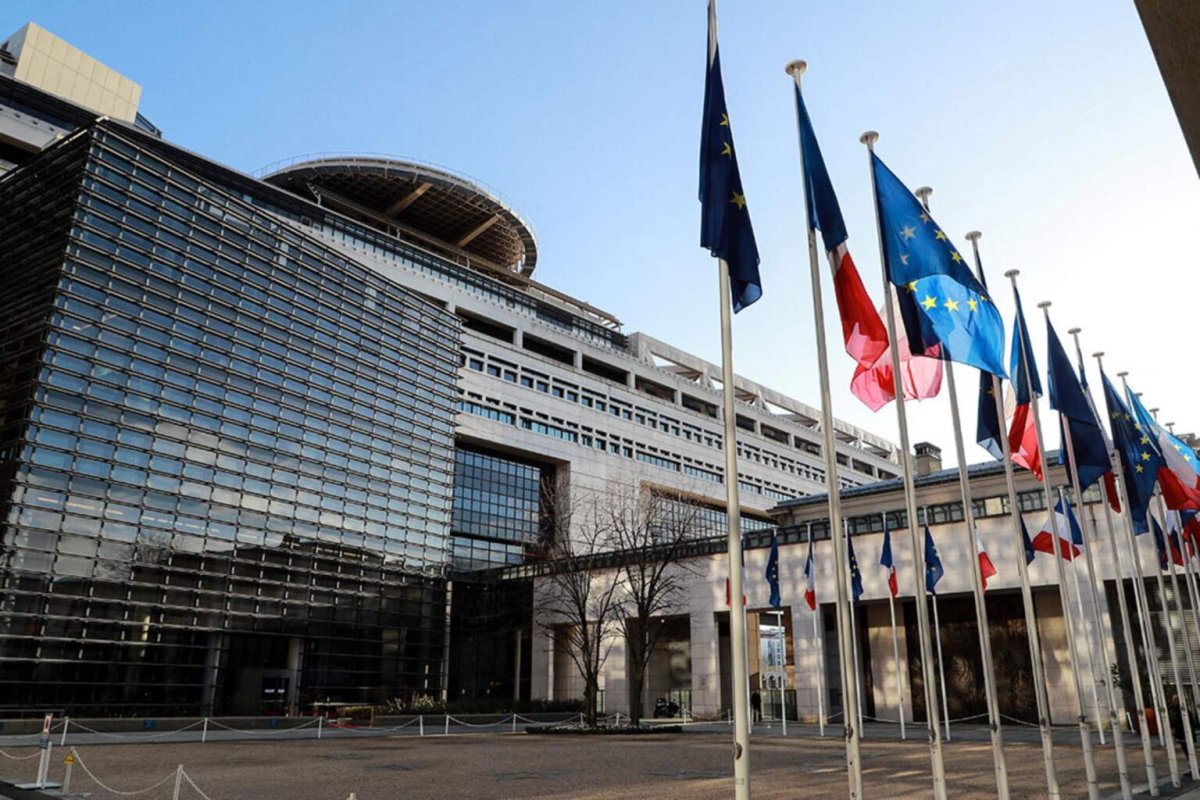 France Weighs €6B Pension Savings but No Final Plan Yet