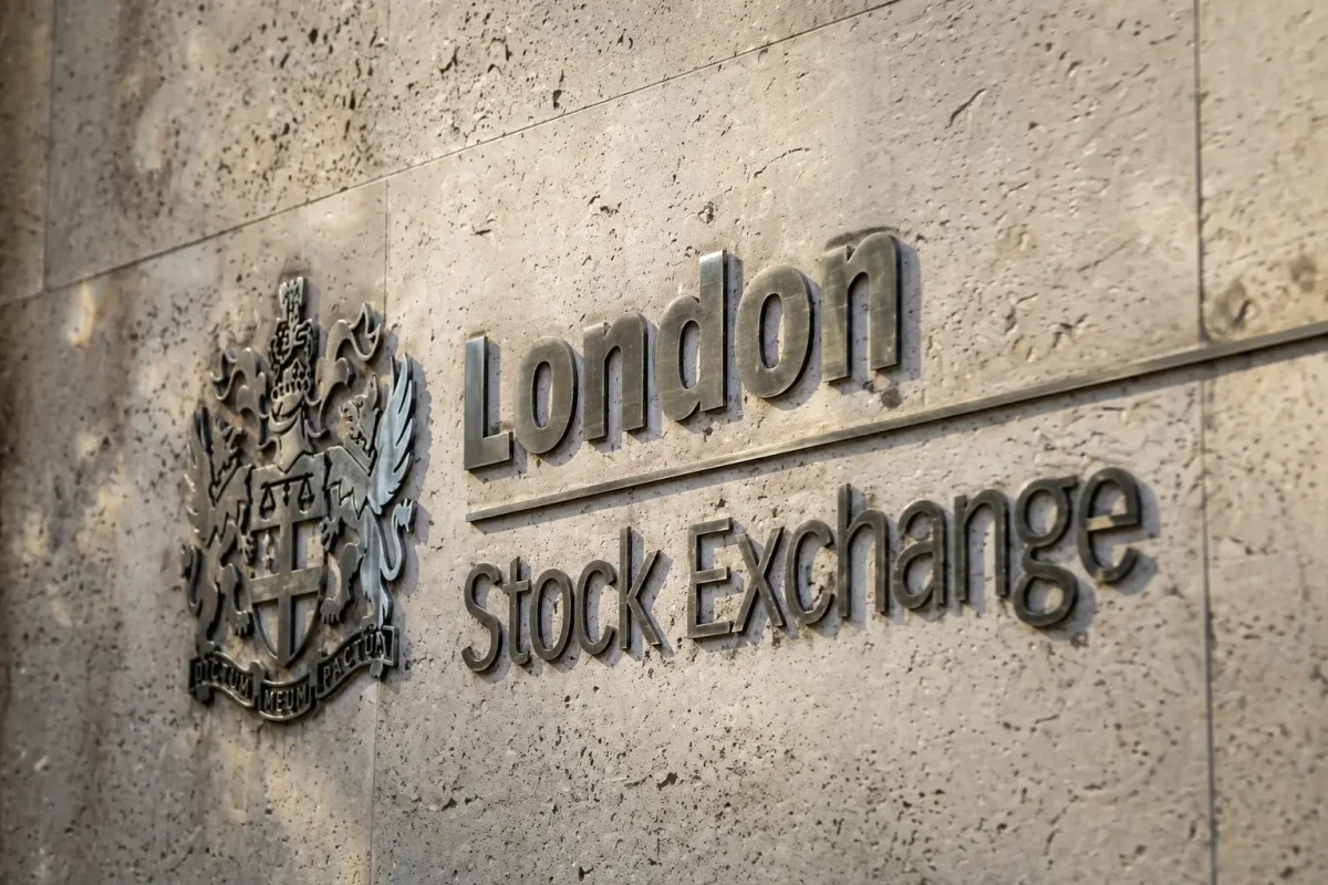 FTSE 100 Dips on Oil Price Surge Ahead of BoE Decision