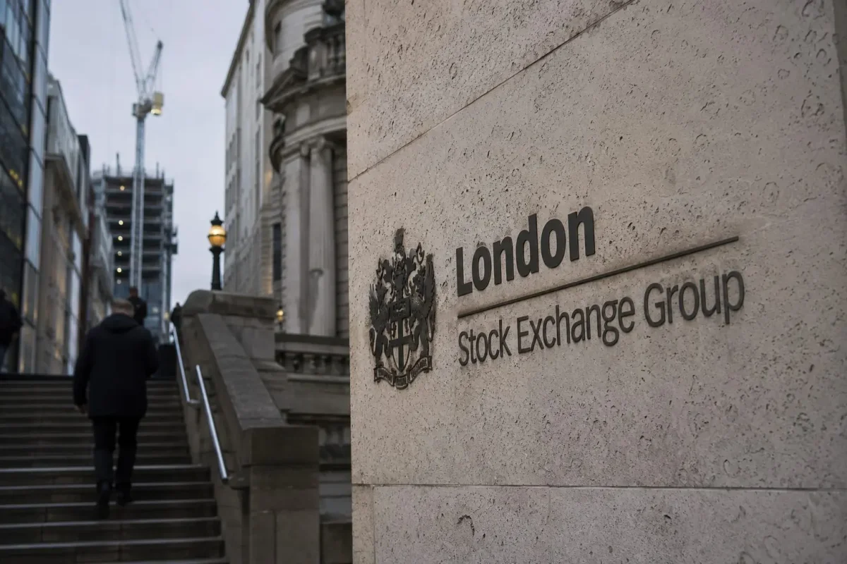 FTSE 100 Drops as Oil Surge on Iran Tensions Ends Winning Streak