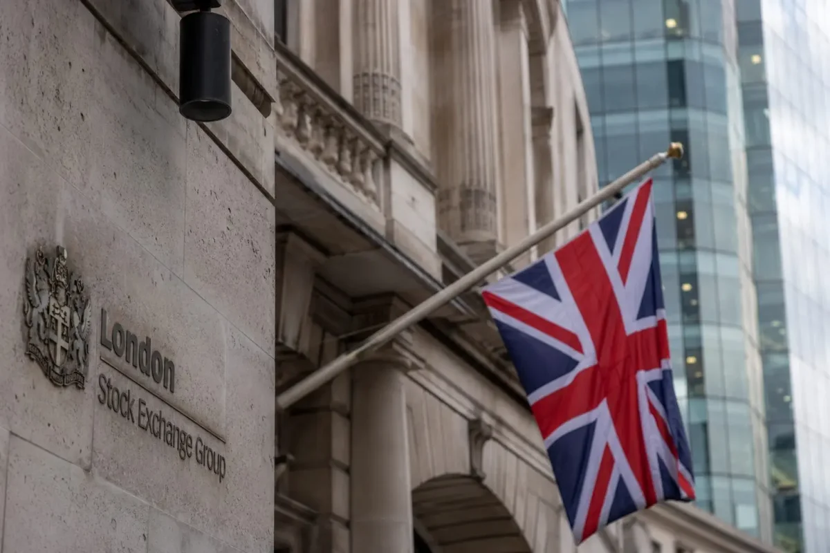 FTSE 100 Rises on Oil Surge, Kingfisher Gains