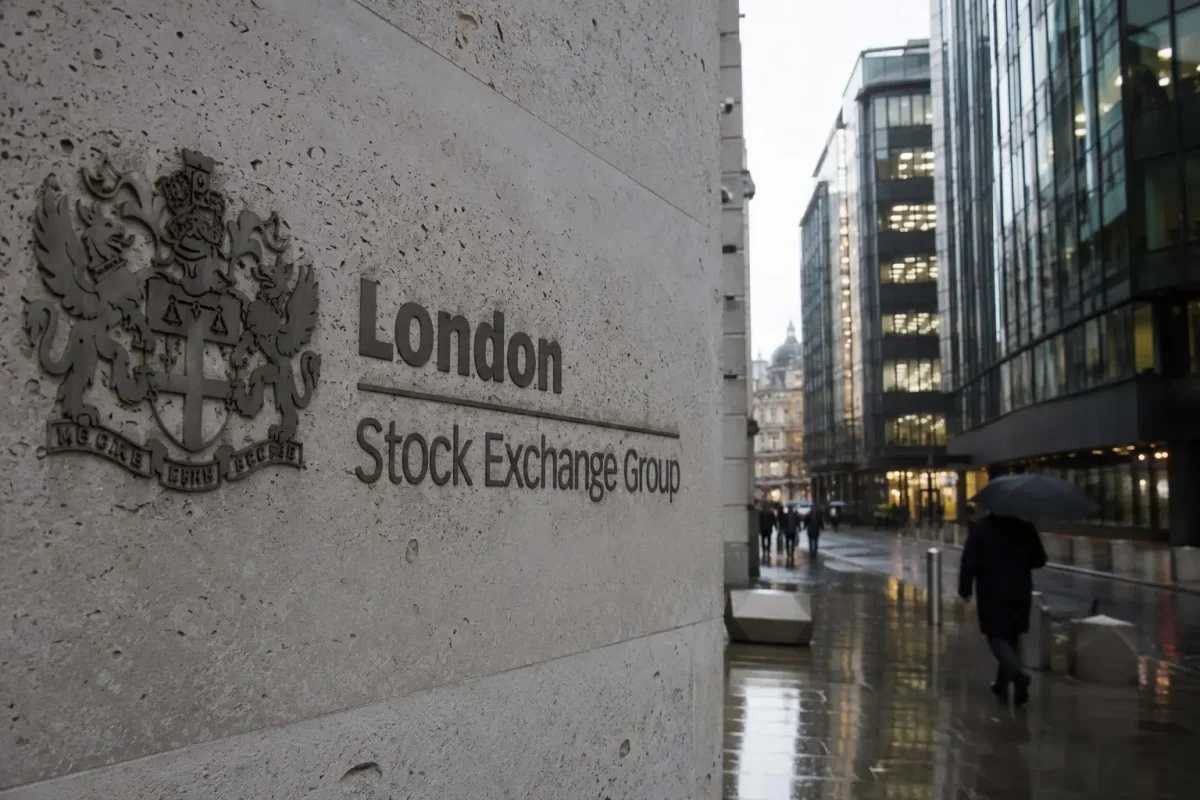 FTSE 100 Slips as Energy Stocks Weigh on Market