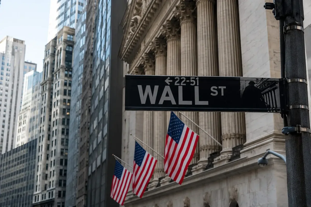 Futures Dip as Oil Surge, Rising Yields Weigh; Nvidia, Retail in Focus