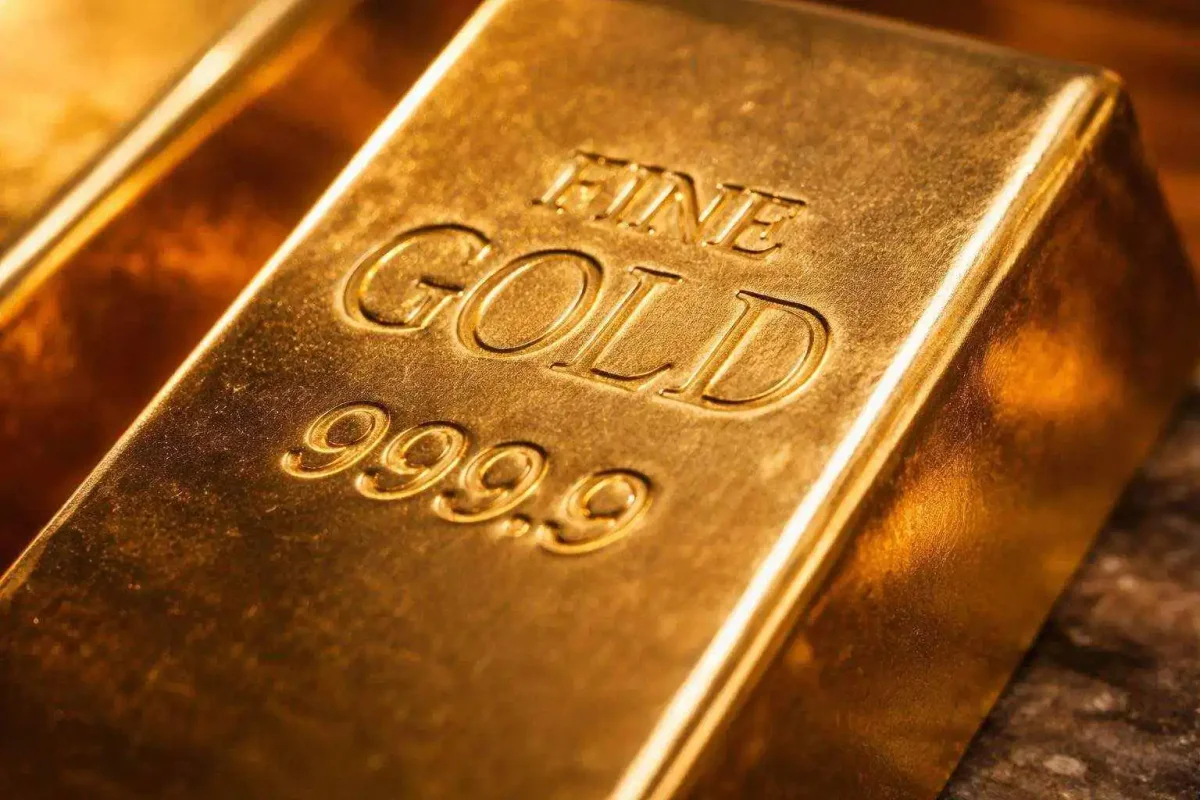 Gold Holds Near $5,000 as Fed Decision, Geopolitical Risks Create Market Standoff