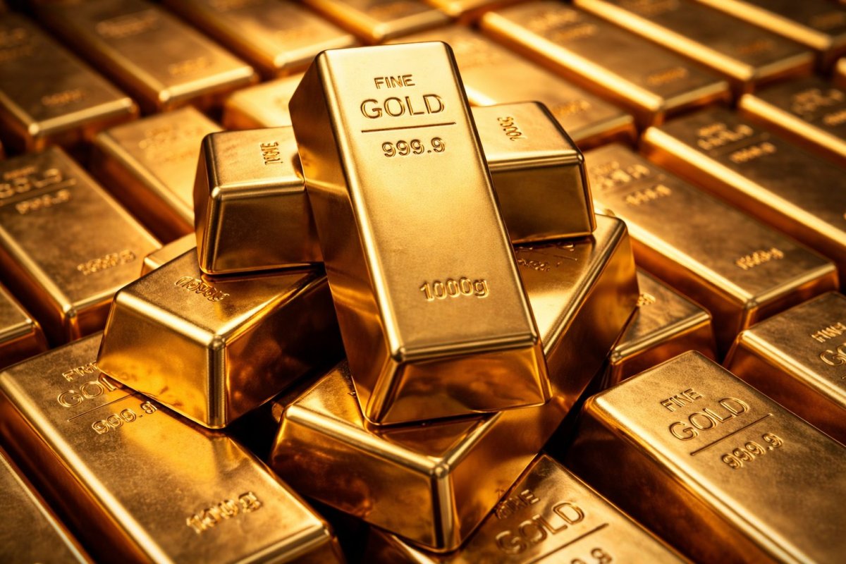 Gold Retreats from Session Highs as Strong Jobs Data Tempers Rate Cut Expectations