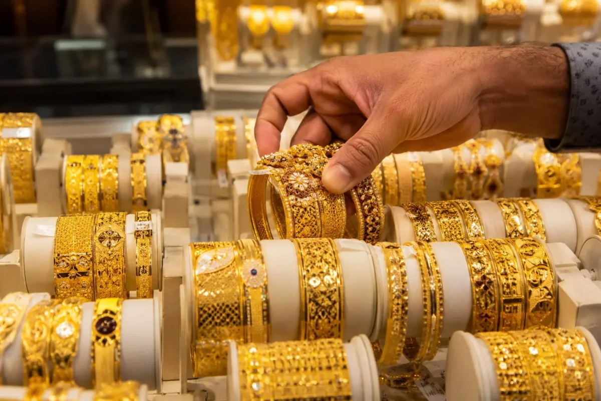 Gold Surges on US-Iran Peace Deal; Oil Slips, Dollar Weakens