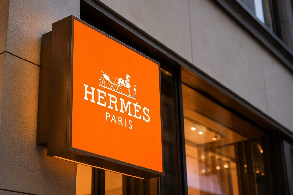 Hermès Shares Tumble 10% on China Slowdown and Narrowing Growth