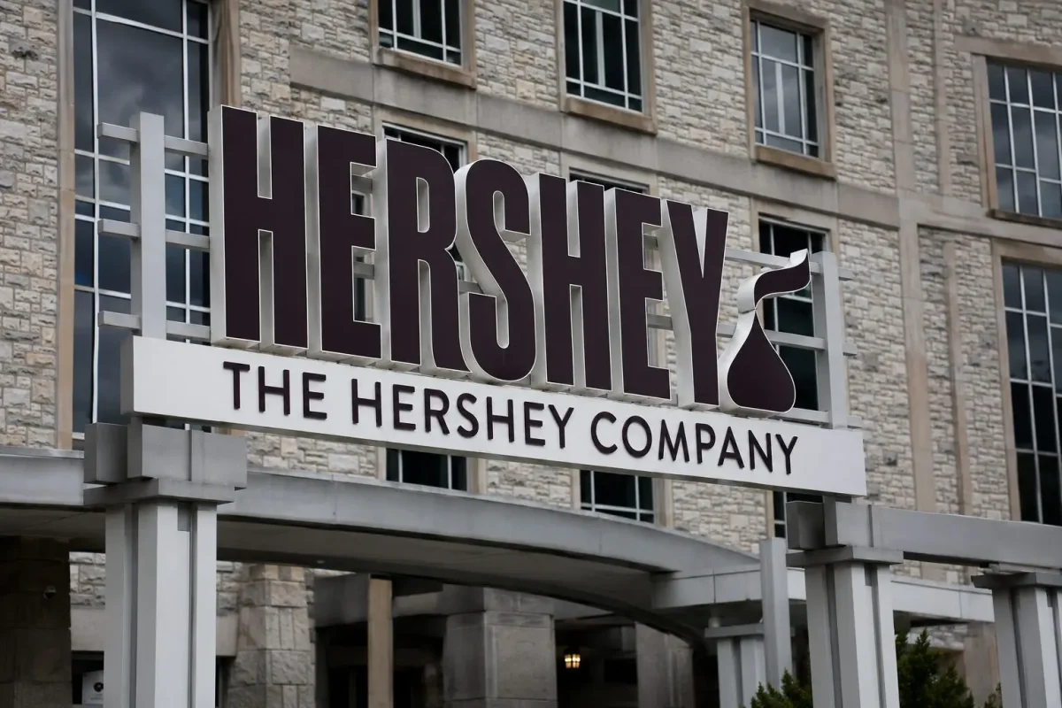 Hershey's $1.7B Rally on Cocoa Margin Hopes Faces Weather Risk
