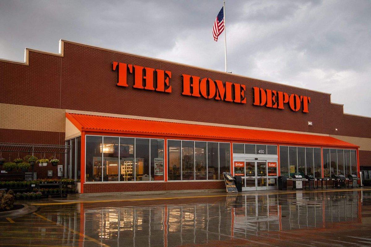 Home Depot Edges Higher as Market Balances Housing Headwinds